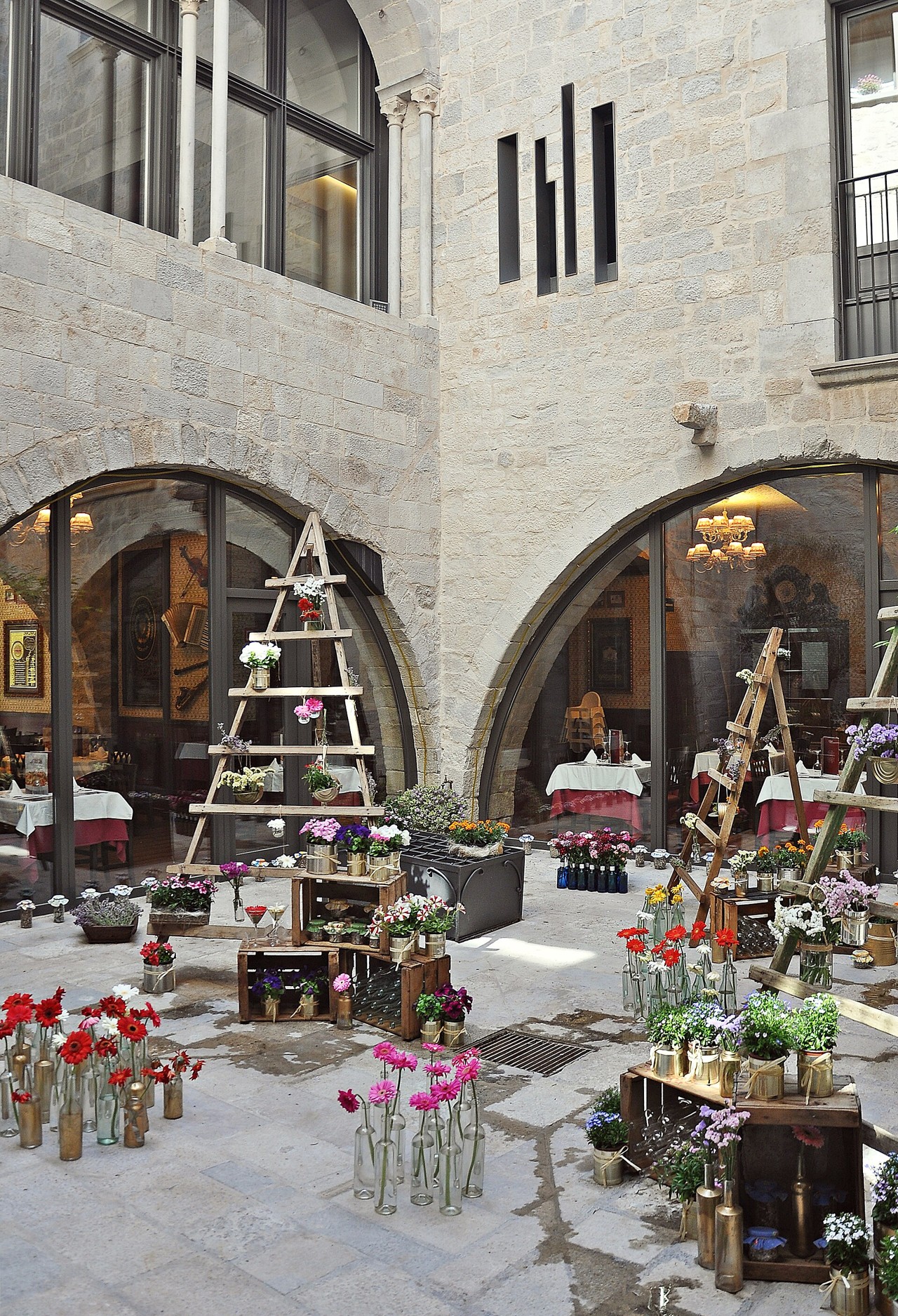An installation in a historic courtyard at Girona’s Temps de Flors