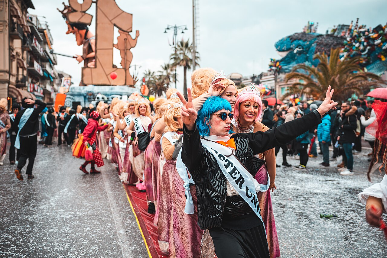 Viareggio Carnival · parade performers